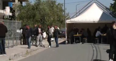 Tragjedia e Durrësit/ Familjet e dy të miturve, të bashkuar për ceremoninë mortore