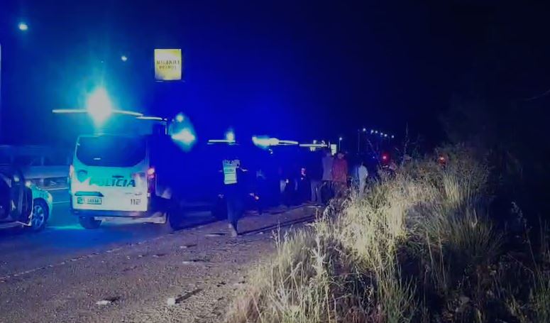 Aksident i rëndë në Laç/ Makina përfundon në kanal, një i vdekur dhe katër të plagosur