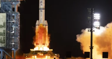 “Shenzhou-23”/ Kina dërgon astronautë në hapësirë për një vit, synon Hënën