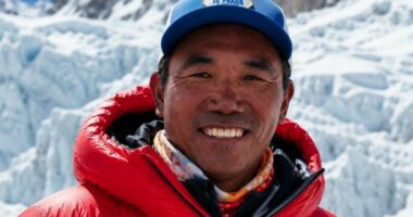 Sherpa nepalez vendos rekord historik, ngjitet në Everest për herë të 32-të