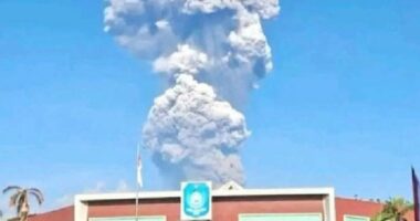 VIDEO/  Shpërthen vullkani në Indonezi, 3 të vdekur dhe 20 të zhdukur