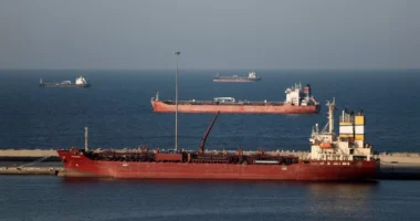 Lufta në Iran godet eksportet e naftës, Iraku nxjerr vetëm 10 milionë fuçi përmes Hormuzit