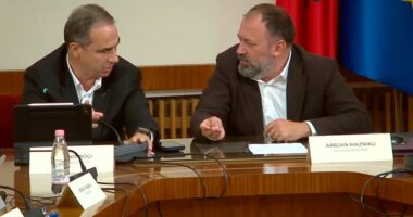 PD rikthen sherret/ Përplasje në takimin e Beratit për reformën territoriale