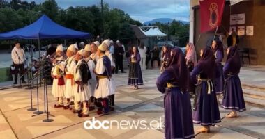 Kukësi mikpret sofrën dardane/ Qyteti verior mblodhi ansamblet artistike nga të gjitha trevat