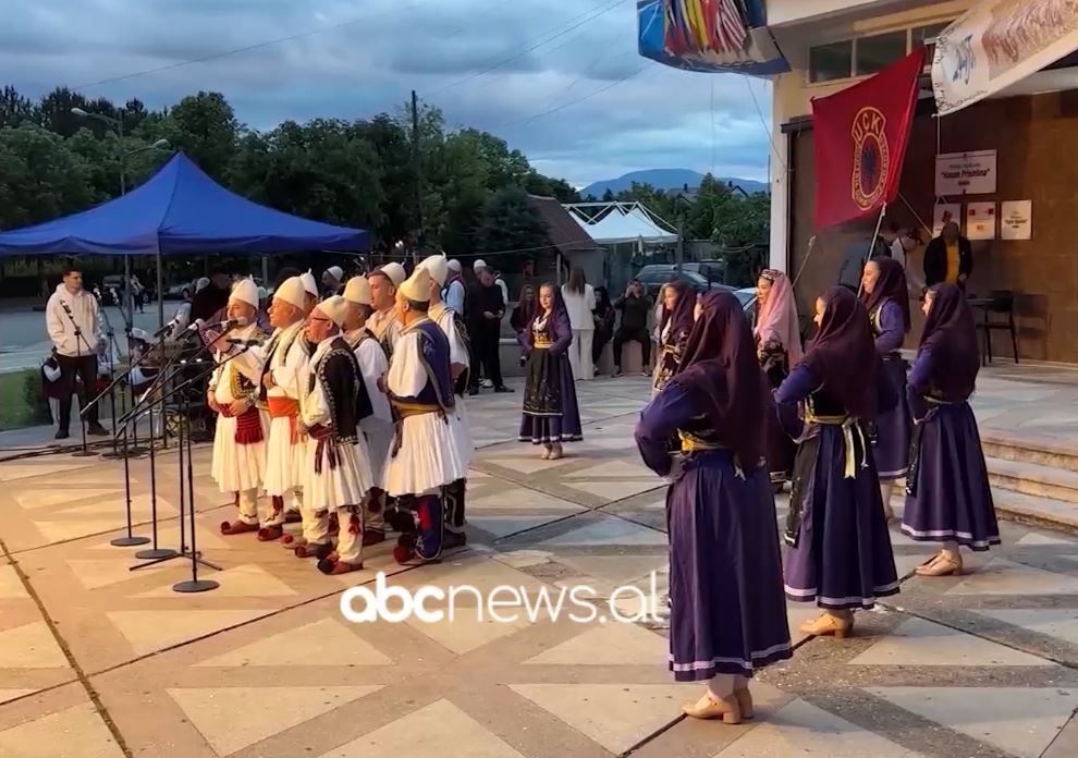 Kukësi mikpret sofrën dardane/ Qyteti verior mblodhi ansamblet artistike nga të gjitha trevat
