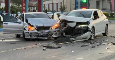 Aksident i dyfishtë në Korçë, dy persona mbeten të plagosur