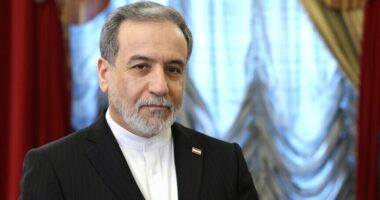 Delegacioni i Katarit negocion me ministrin e jashtëm të Iranit në Teheran për t’i dhënë fund luftës