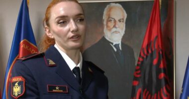 Policja që sfidoi paragjykimet/ E reja tregon sfidat e uniformës blu dhe mesazhin për vajzat që ndjekin ëndrrat