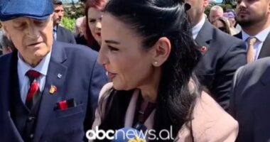 Dita e dëshmorëve/ Balluku nga Fieri: Mesazhi i 5 majit, të mbajmë gjallë flakën e ndezur nga dëshmorët për Atdheun