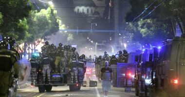 Studentët, protestë kundër qeverisë në Serbi/ Dhunë në Beograd, 23 persona të arrestuar