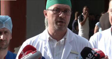 Minibusi përfundon në kanal, vdes shoferi/ Shefi i Urgjencës: 5 pacientë do t’i nënshtrohen ndërhyrjeve