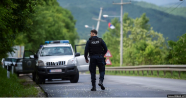 Vritet pas votës së parë/ Kosovë, 18 vjeçari u godit me thikë nga fqinji, pas debatit për partitë