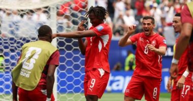 “Çifti i lumtur” Zvicër-Kanada/ Fitore europiane, por kualifikim i të dyja ekipeve në Botëror