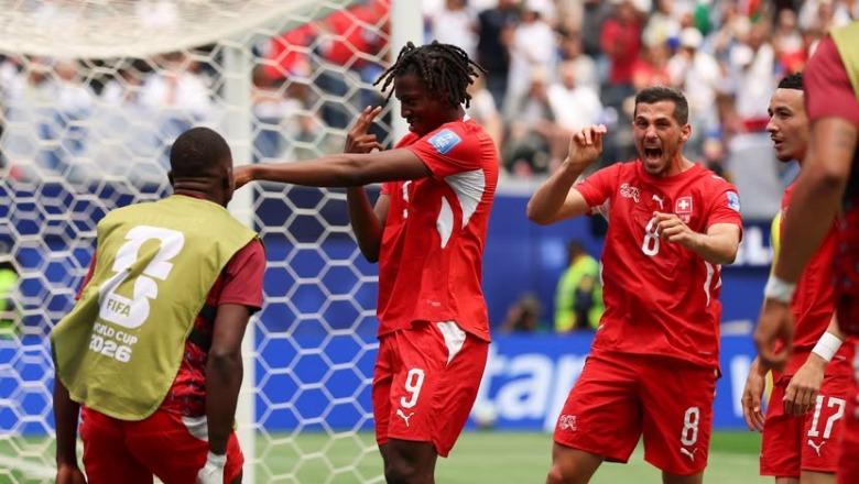  Çifti i lumtur  Zvicër Kanada  Fitore europiane  por kualifikim i të dyja ekipeve në Botëror