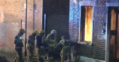 Kaos dhe protesta në Belfast pas sulmit me thikë, Starmer: Nuk do të tolerojmë këtë lloj dhune