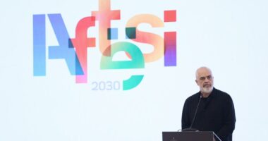“Investimi në Zvërnec, për shqiptarët”, Rama: Mos dëgjoni blogeret