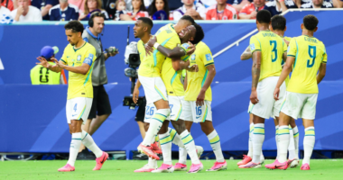 Brazili kthehet i madh/ “Kanarinat” kualifikohen në Botëror, mundin 3-0 Skocinë