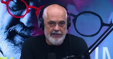 Protesta/ Rama përgjigje kritikëve: Nga kush po i mbroni flamingot? Dëgjoni faktet, jo iluzionet