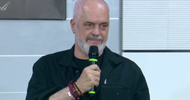 “Vendimi i takon gjykatës”, Rama në Vlorë: Procesi i shtetit nuk mund të bllokohet nga çështjet e caktuara të pronësisë