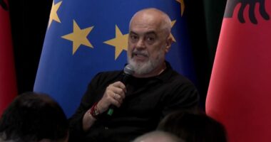 “Nuk kemi anuluar asnjë projekt”, Rama replikon me gazetaren rumune: Vini këtu me kokën të mbushur plot me gënjeshtra