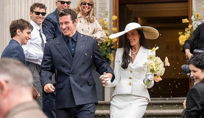 E frymëzuar nga Bianca Jagger  Dua Lipa thyen traditën me veshjen e saj të nusërisë