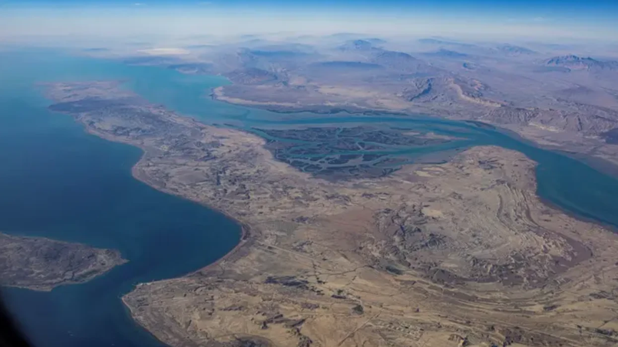 BE sanksionon iranianët për kufizimin e trafikut detar në Ho