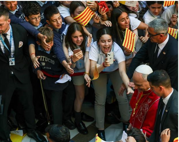 Papa Leoni në Barcelonë, debati që shpërtheu për Kishën hist