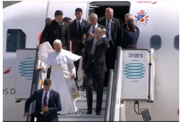 Defekt teknik në avionin e Papës  Leoni XIV kthehet në Romë me mjetin privat të Mbretit Felipe