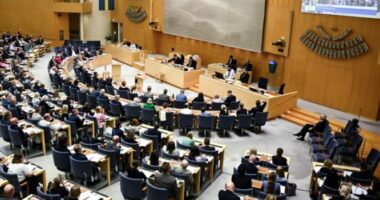 Parlamenti suedez miraton ligje të reja që ashpërsojnë politikën ndaj emigracionit