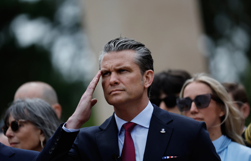 Hegseth në Francë nderon ushtarët që dëbuan forcat e Gjermanisë naziste