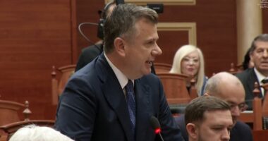 “PS me Ramën u ka mundur 8 herë”/ Zvërneci, Balla-opozitës: Mbani një qëndrim, jeni pro apo kundër investimit