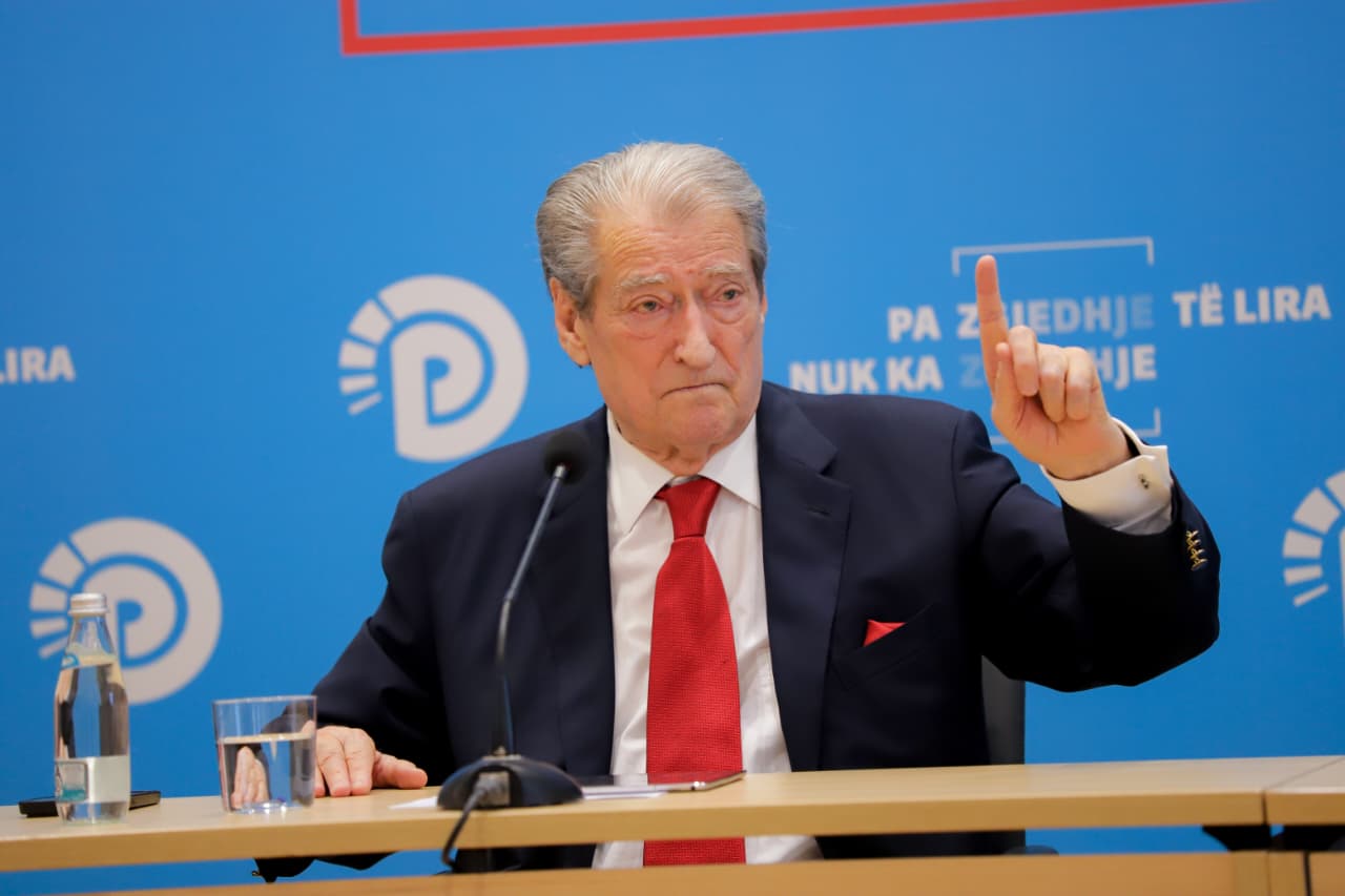 Berisha: Pro protestës, pro Zvërnecit/ Kreu i PD t