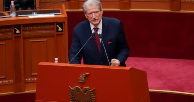 Berisha njofton heqjen e “non grata”: “M’u komunikua lejimi për të hyrë në SHBA”, por DASH nuk ka njoftim zyrtar