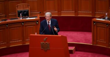 PS: Investimi në Zvërnec do bëhet!/ Berisha, asnjë fjalë në Kuvend kundër projektit. Mendjen te protesta