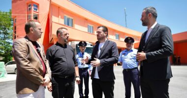 Kontrolle të shtuara në Qafë Thanë/ Ministrat Lamallari dhe Salla inspektojnë pikën kufitare, me fokus sigurinë ushqimore