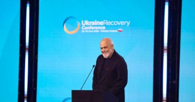Rindërtimi i Ukrainës/ Rama në konferencë: Ukraina po rindërton guximin e Europës