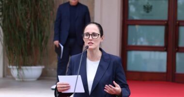 Qeveria miraton 300 kredi të buta për punonjësit e administratës, ja kush përfiton