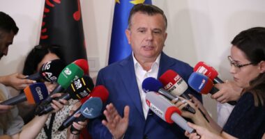 “Protesta është vjedhur”/ Largimi i “neomalësores”, Balla: Të dorëzojë mandatin që i dha PS, nuk është e votuar