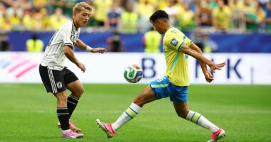 Botërori/ Vuajtje dhe festë për Brazilin, “Seleçao” kalon mes 16 më të mirave
