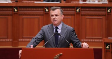 Incidentet para Kuvendit/ Balla: Goxhaj duhet hetuar për lidhjet e tij me regjimin terrorist të Iranit