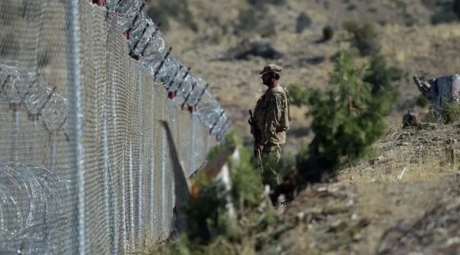 Dhjetëra të vrarë nga sulmet e Pakistanit në Afganistan