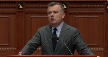 “Gjuha antisemite është e papranueshme”/ Balla: Protesta e humbi kauzën fillestare. Nuk e pranojmë partinë e Berishës si ndërmjetës