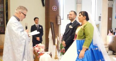 Dasmë arbëreshe në Tiranë/ Çifti nga Kalabria kurorëzohet në kryeqytetin shqiptar
