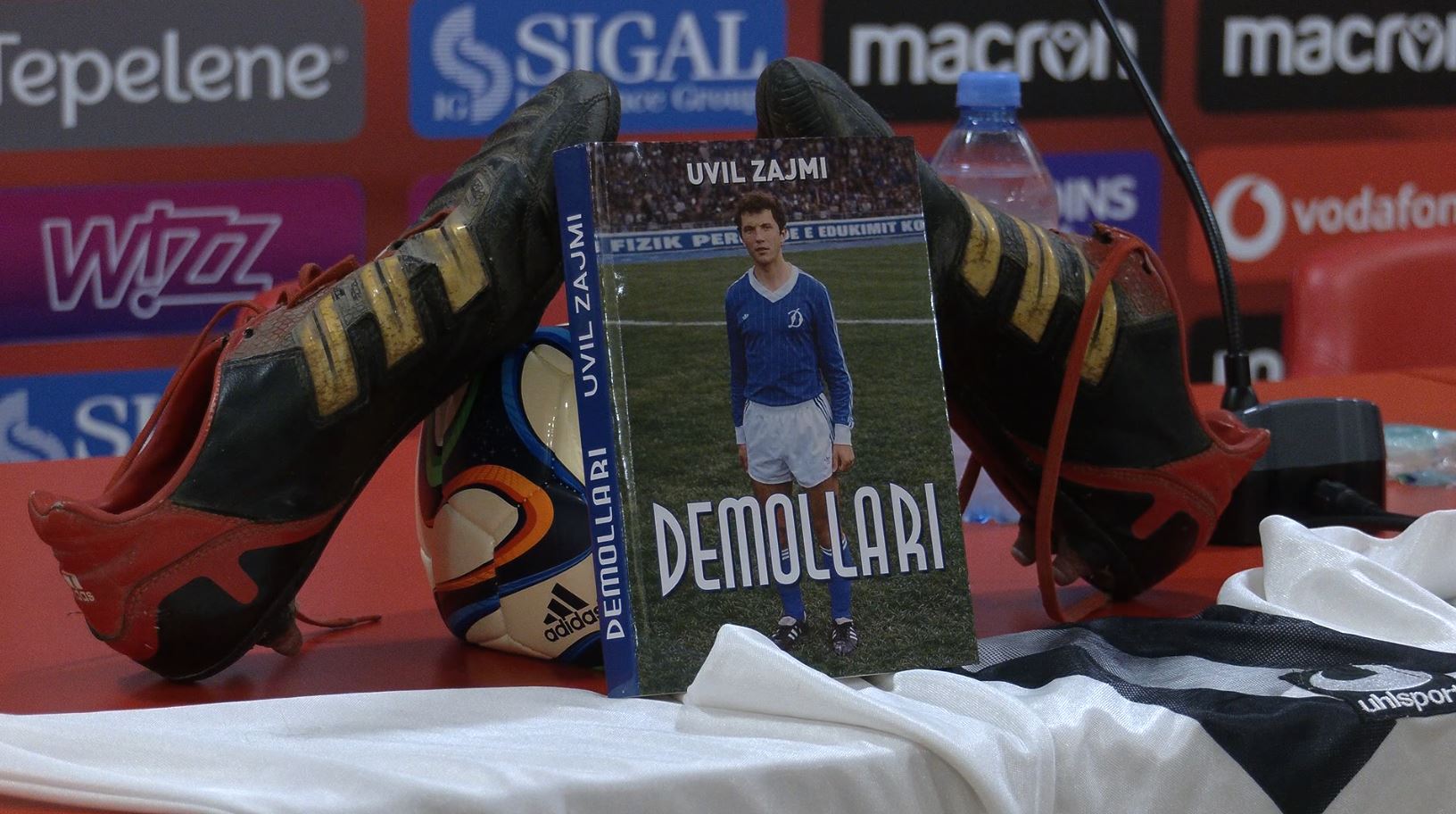 Një libër për Demollarin  Gazetari Uvil Zajmi  vepër për ish yllin e madh të futbollit