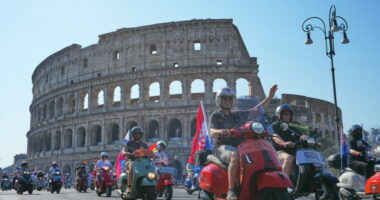 Vespa bëhet 80 vjeçe/ Roma në festë, “pushtohet” nga motori ikonik