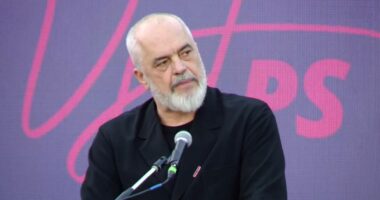 35 vjetori i PS në Berat/ Rama takim me socialistët: PS mbrojti Parkun e Vjosës. Natyra në Shqipëri nuk është e kërcënuar