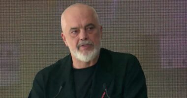 “Kemi përmirësuar shërbimin shëndetësor”/ Rama: Do vazhdojmë të rrisim pagat për mjekët dhe infermierët