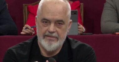 “Kurth për të ardhmen e Shqipërisë”, Rama quan manipulim, protestën në Zvërnec: Skenar i sajuar jashtë!
