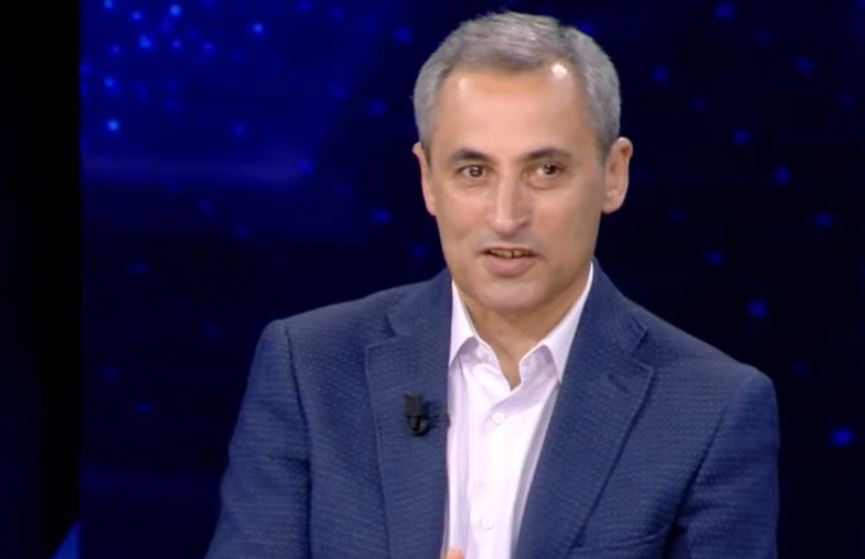 Çejku: Para se të shqetësohet për flamingot, Kurti