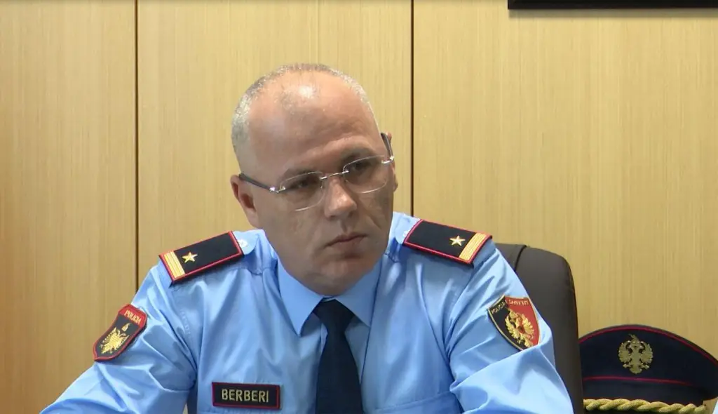 hetim-disiplinor-i-drejtorit-te-policise-gentian-berberi-kercenoi-zyrtaren-ne-polici-pas-levizjes-ne-detyre